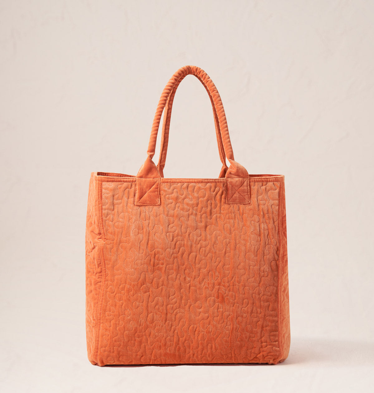 Elizabeth scarlett tote bag sale