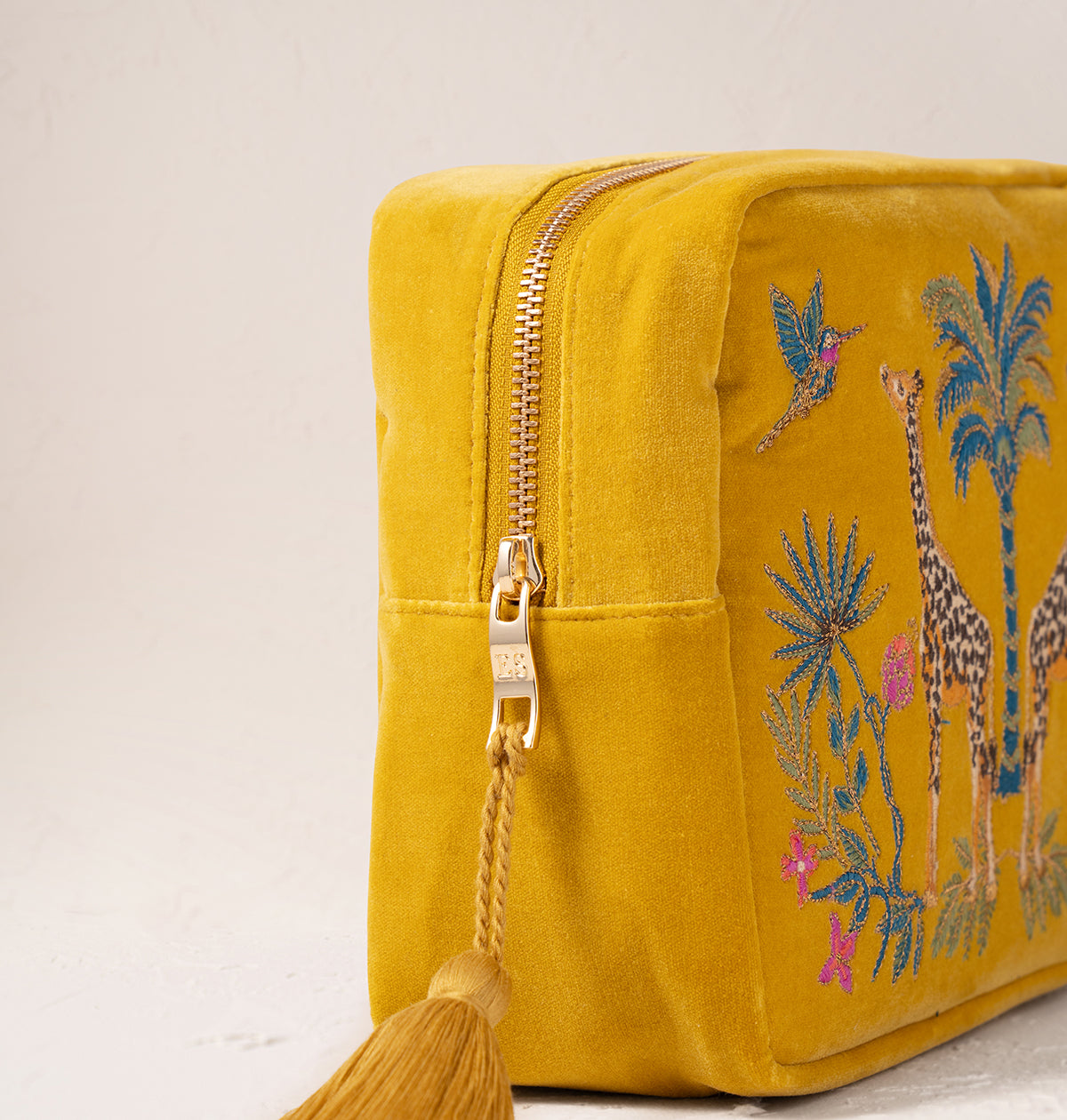 Wild Giraffe Palm Mustard Yellow Wash Bag - Mustard Yellow